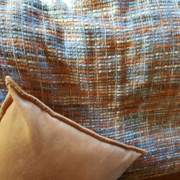 Fall colored pillows and throw blanket - Picture 4 of 5